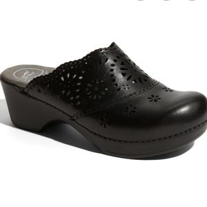 Dansko Skylar black flower mules clogs 36